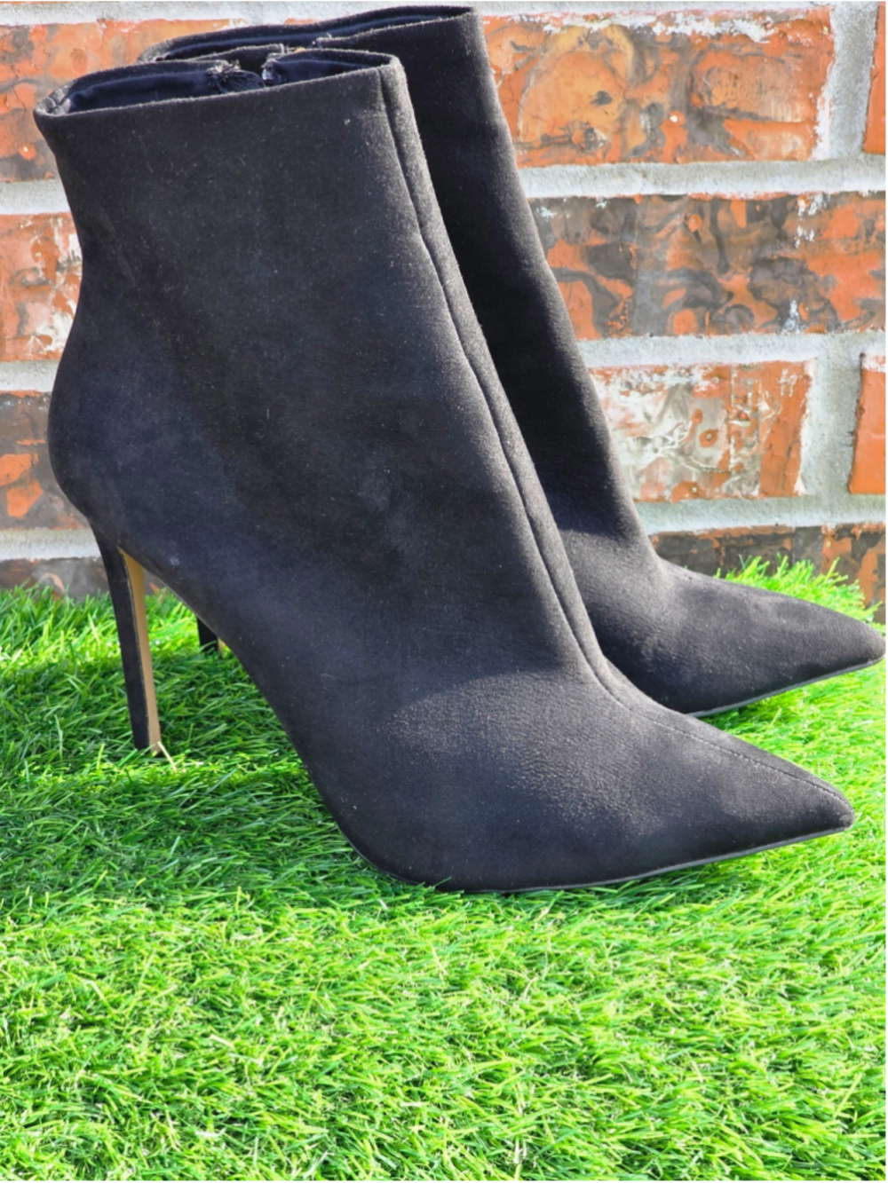 Women's Unbranded Black Heeled Boots Size 15 with Gold Zippers - Picture 3 of 7